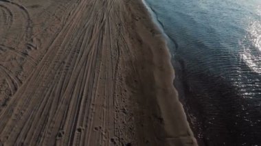 Kum Sahili 'nde Deniz Dalgaları