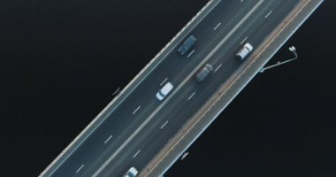 Köprüde trafik havadan görünümü