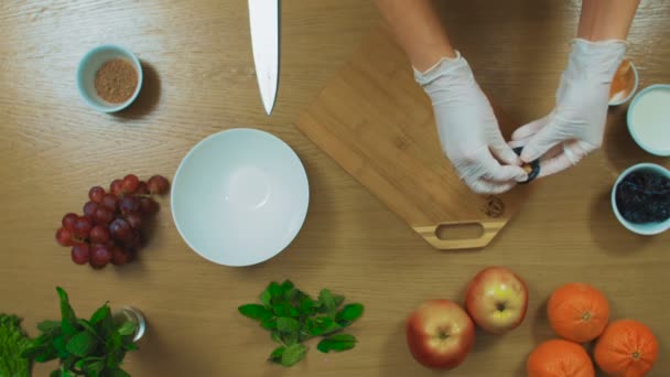 Sifting flour through sieve on wooden table, top view — Stock Video