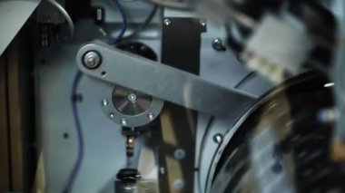 Fabrikada mekanizması. Dişli sistemi döndürme