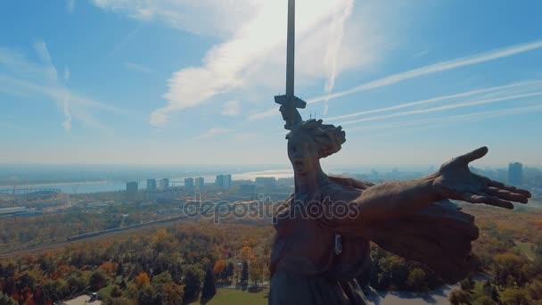 Vista aérea de Mamaev Kurgan en Volgogrado, Rusia. Llamadas de la Madre Patria. Segunda Guerra Mundial — Vídeos de Stock