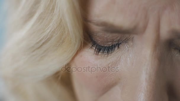 Woman having headache — Stock Video