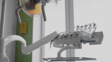 Diş Bakımı diş office steadicam için araçları vurdu. Yakın çekim Shot tıbbi ekipman diş ofiste. Diş Office, araçlar, aletler, Ekipmanları, malzemeleri, Pan