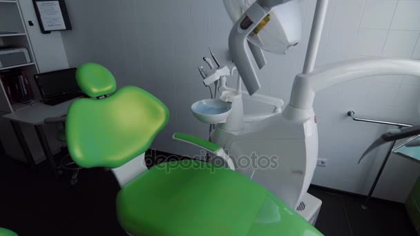 Room with dental green chair and medical equipment — Stock Video