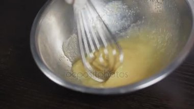 Sarı meyilli ve yumurta çırpma