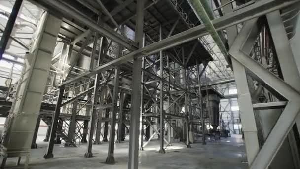 Interior industrial, producción de baldosas cerámicas, interior moderno de la fábrica — Vídeos de Stock