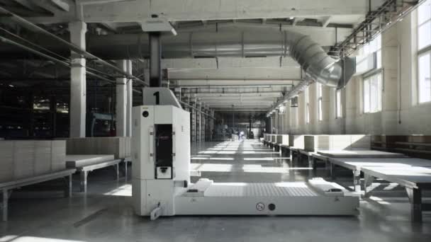 Industriële interieur, productie van keramische tegels, moderne fabriek interieur — Stockvideo