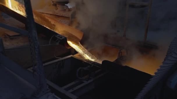 Heldere hete vlam in industriële oven, brandende keramische tegels in de fabriek — Stockvideo