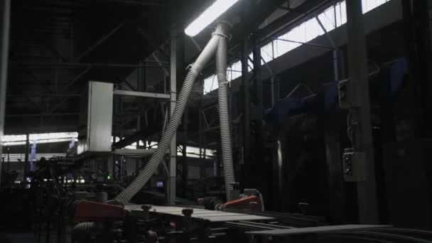 Промышленный интерьер, производство керамической плитки, современный интерьер завода — стоковое видео
