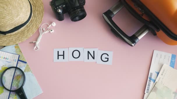 Top view kezét feküdt rózsaszín íróasztal szó HONG KONG — Stock videók