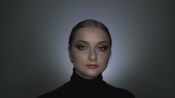 Natural Beauty. Beautiful woman with makeup posing at the camera — Stock Video