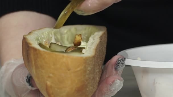 Close up of hands of professional chef in gloves making shawarma on sandwich in bread. Chef in gloves puts bbq sauce in sandwich — Stock Video