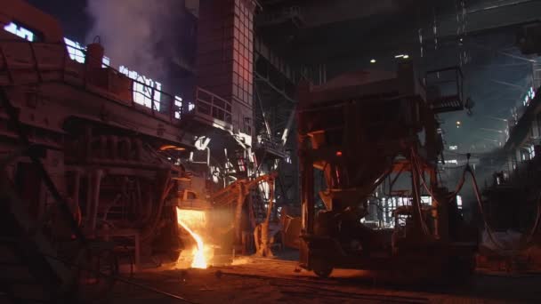 Metallurgical production, equipment at the hot workshop at the plant, heavy industry, engineering. Stock footage. View inside of the steelmaking factory. — Stock Video