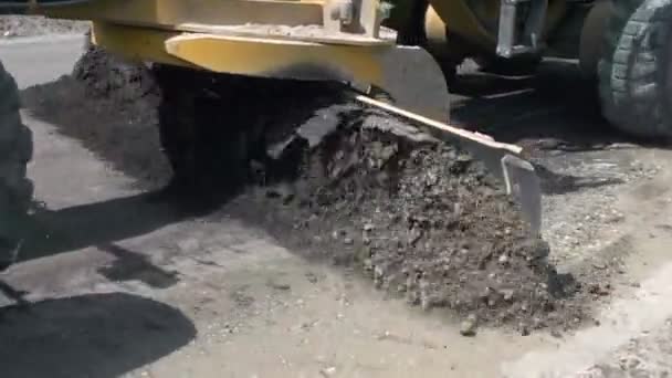 Road works. Tractor remove an old Asphalt — Stock Video