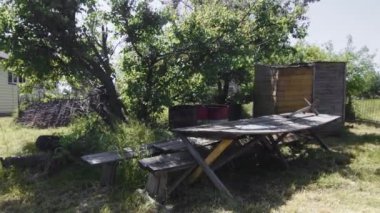 Köydeki geleneksel Rus kır evi izba.