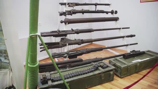 Antiguo museo de la aldea rusa en la aldea. Museo de la Segunda Guerra Mundial — Vídeos de Stock