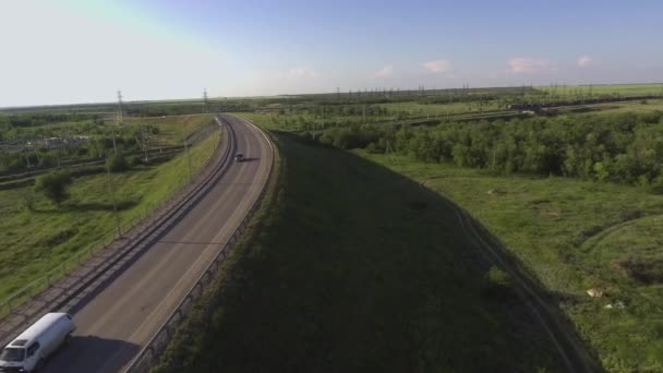 Vista aérea del tráfico de automóviles en carretera — Vídeo de stock