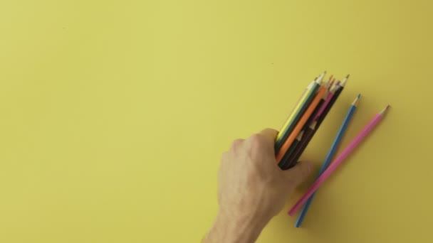 Çekimde çizmek için renkli kalemler — Stok video