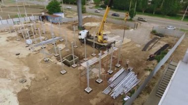 İnşaat alanında çalışan işçiler İHA 'dan çıkarıldı