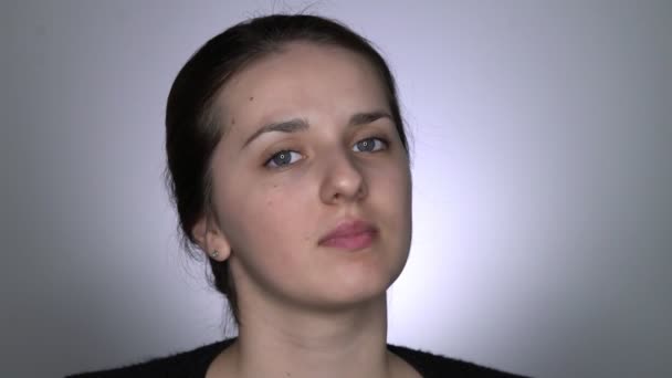 Natural Beauty. Beautiful woman without makeup looks at the camera — Stock Video