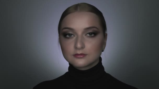 Natural Beauty. Beautiful woman with makeup posing at the camera — Stock Video