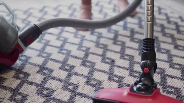 Young woman using a vacuum cleaner to cleaning the carpet — Stock Video