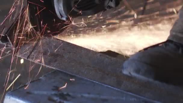 Man works circular saw. Flies of spark from hot metal. — Stock Video