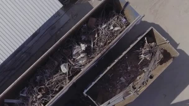 Aerial flight over Claws of mechanical moving arm in scrapyard — Stock Video