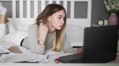 Mutlu kadın, müziği ve sosyal medyada yaygara koparıyor.