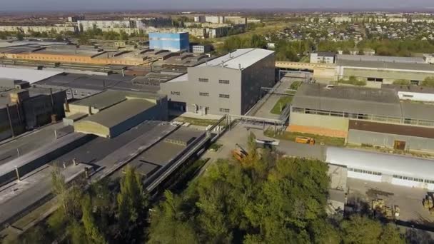 Pemandangan udara ke zona industri dengan pabrik keramik di Rusia — Stok Video