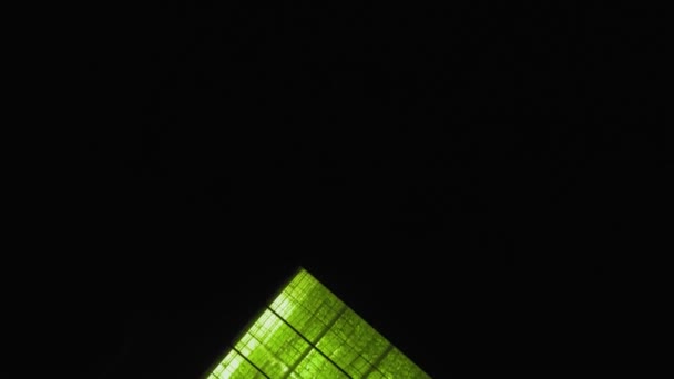 Vue aérienne d'une grande serre avec des concombres à hauteur 