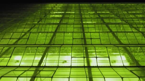 Vue de dessus de la serre éclairée la nuit