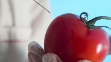 Elma Corona 'da öldürücü iğne yapmak. Covid 19