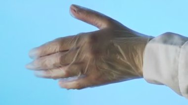 Lastik eldiven takan bir hemşire. Sağlıklı ya da sıhhiye için. Corona. Covid 19