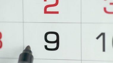 Kağıt takvimdeki kadın el çemberi günü. Ayın 9. günü.