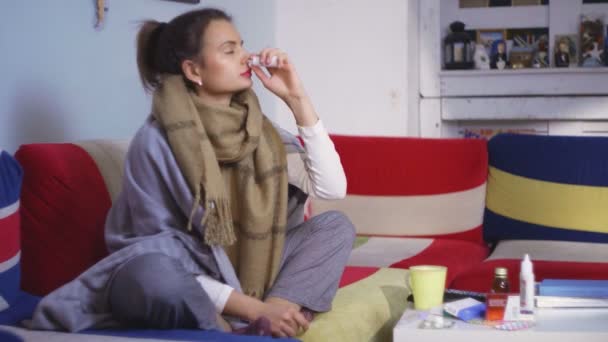 A woman with fever and runny nose uses nasal spray — Stock Video