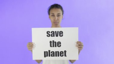 Violet 'in geçmişinde Gezegen Posterini Kurtaran Afro-Amerikalı Kız Eylemci