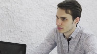 İki Ekonomik Analiz Çalışması İstatistik, Grafik ve Verileri Tartışıyor