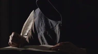 Kara Büyücü notlar alıyor.