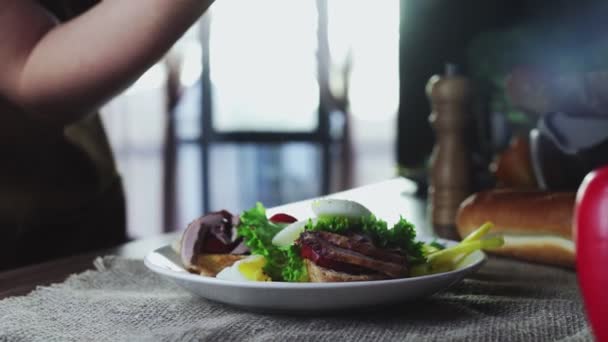 Breakfast. Poached egg, meat on lettuce made from toast. — Stock Video