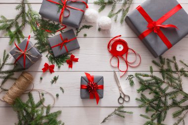 Yaratıcı hobi. Noel hediyesi kutusuna yapmak için el yapımı Araçlar