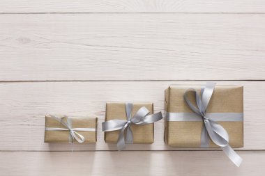 Mevcut kutuları üstten görünüm beyaz kopya alanı ile