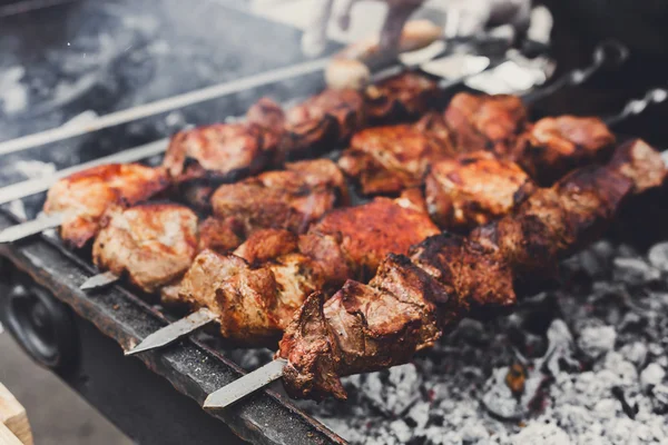 Sığır eti kebabı. Taze et mangal, Barbekü — Stok fotoğraf