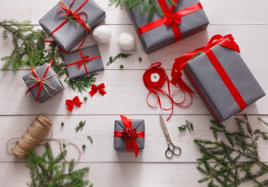 Yaratıcı hobi. Noel hediyesi kutusuna yapmak için el yapımı Araçlar