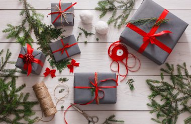 Yaratıcı hobi. Noel hediyesi kutusuna yapmak için el yapımı Araçlar