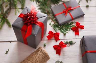 Yaratıcı hobi. Noel hediyesi kutusuna yapmak için el yapımı Araçlar