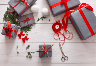 Yaratıcı hobi. Noel hediyesi kutusuna yapmak için el yapımı Araçlar