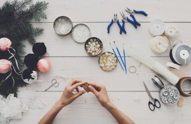 Yaratıcı hobi. B mevcut Noel'e hazırlanmak için el yapımı Araçlar