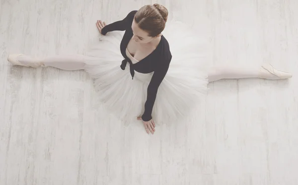 Ballerino classico in split portrait, vista dall'alto — Foto Stock