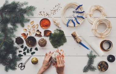 Yaratıcı diy hobi. El yapımı zanaat noel dekorasyon, topları bir